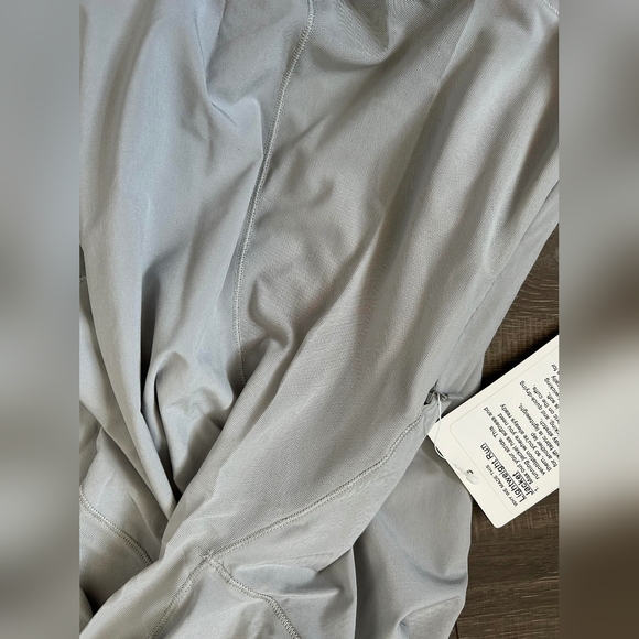 Lululemon lightweight run jacket women’s size 12 - Picture 4 of 6